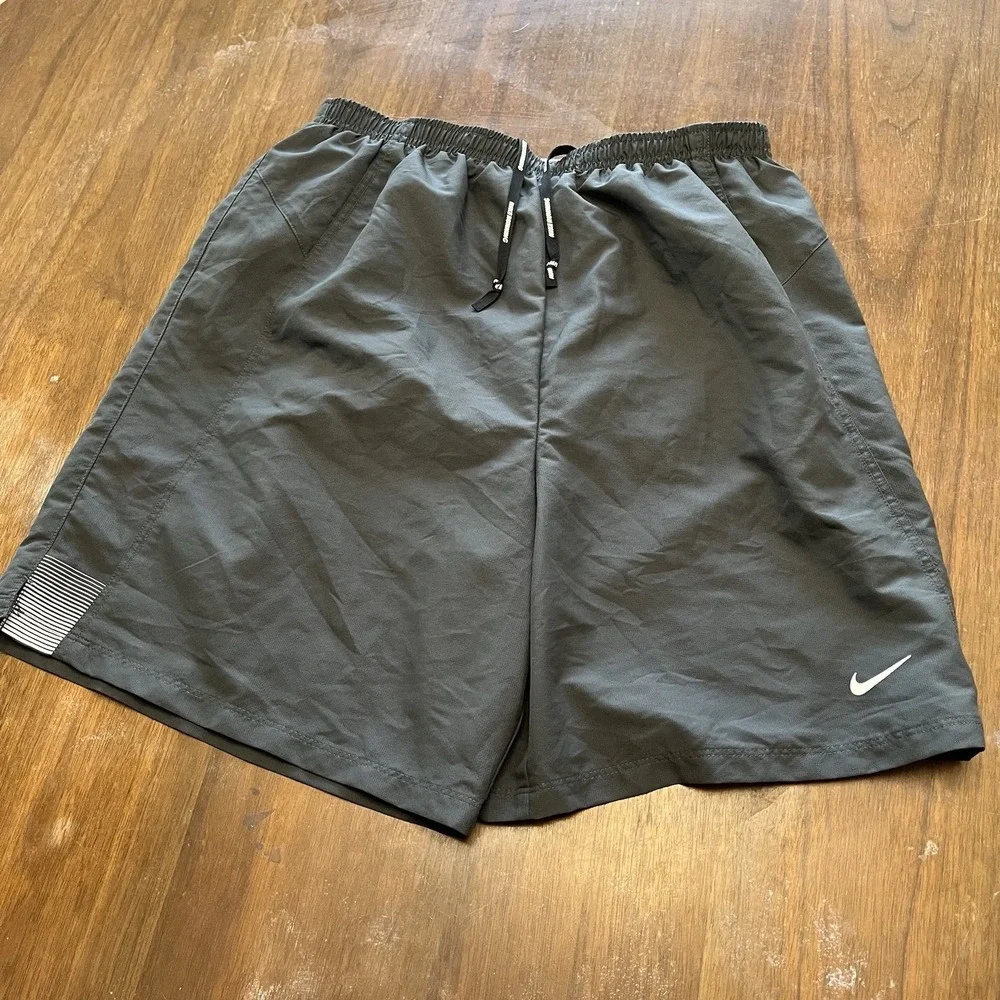 Nike Dri-FIT Challenger Running Shorts Mens M Gray 7